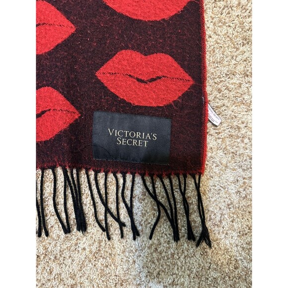 Victoria's Secret Scarf Lip Stick Limited Edition Valentines Day Winter Scarf - Picture 3 of 8
